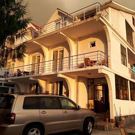 Rezo'S House Hotel Kvariati Exterior photo