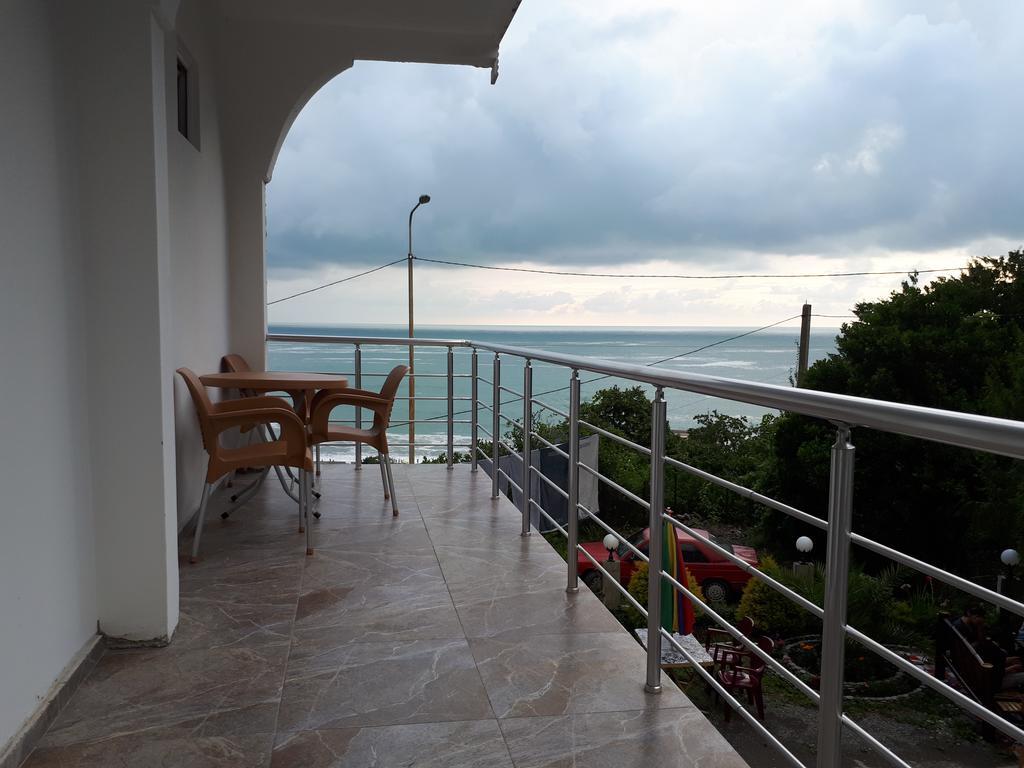 Rezo'S House Hotel Kvariati Exterior photo